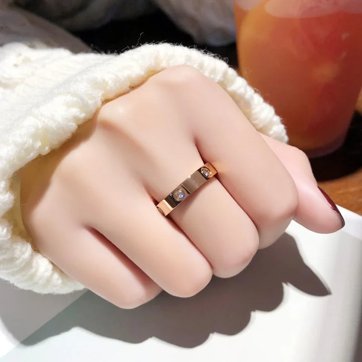 MONA™ – Bague en or élégante et moderne