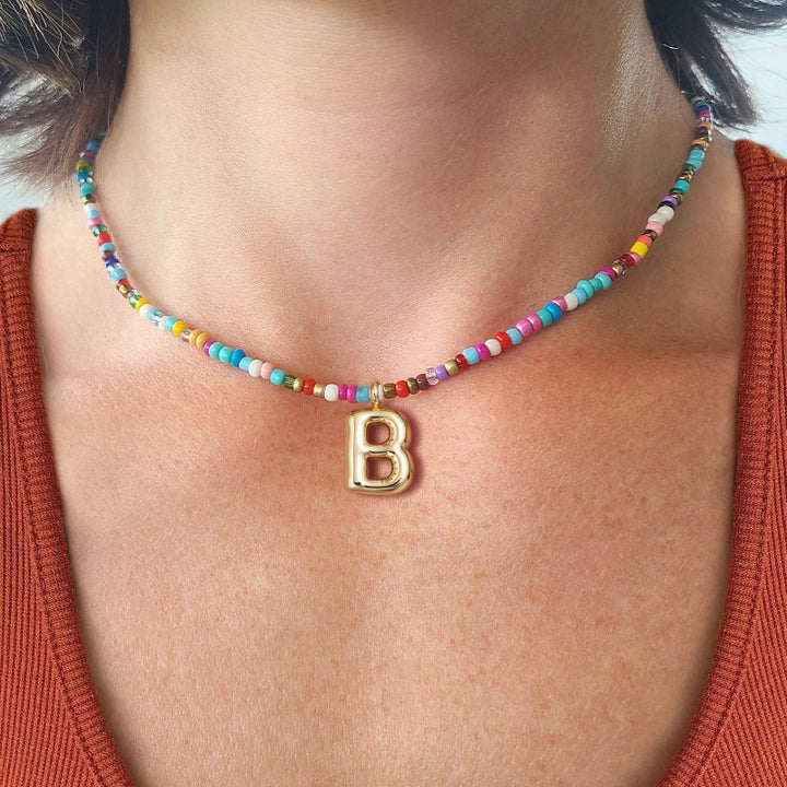 COLLIER À LETTRES À BULLES COLORÉES MACY™