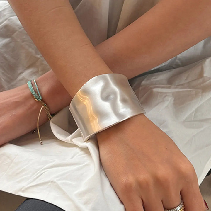 RAYNA™ – Bracelet asymétrique chic et affirmé 