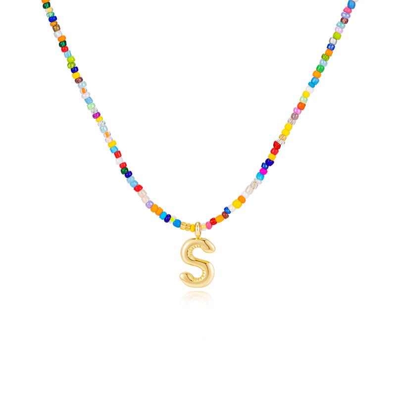 COLLIER À LETTRES À BULLES COLORÉES MACY™