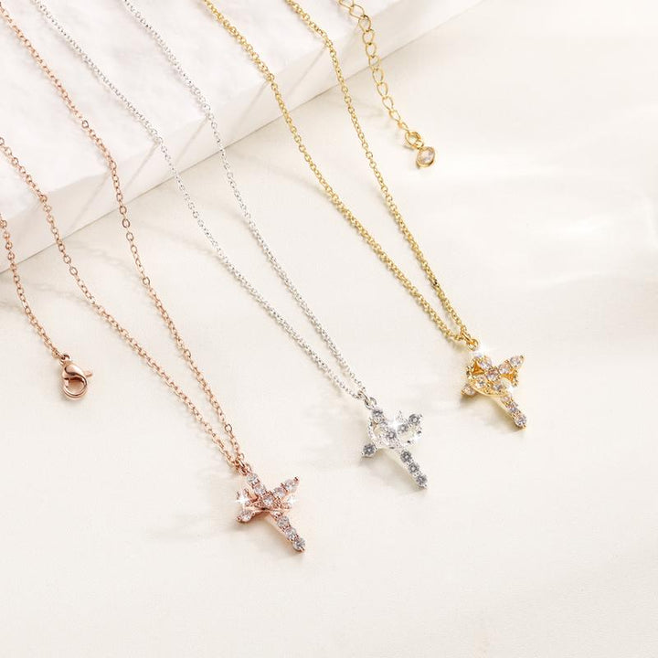 CLARISSE™ – Collier classique croix et couronne